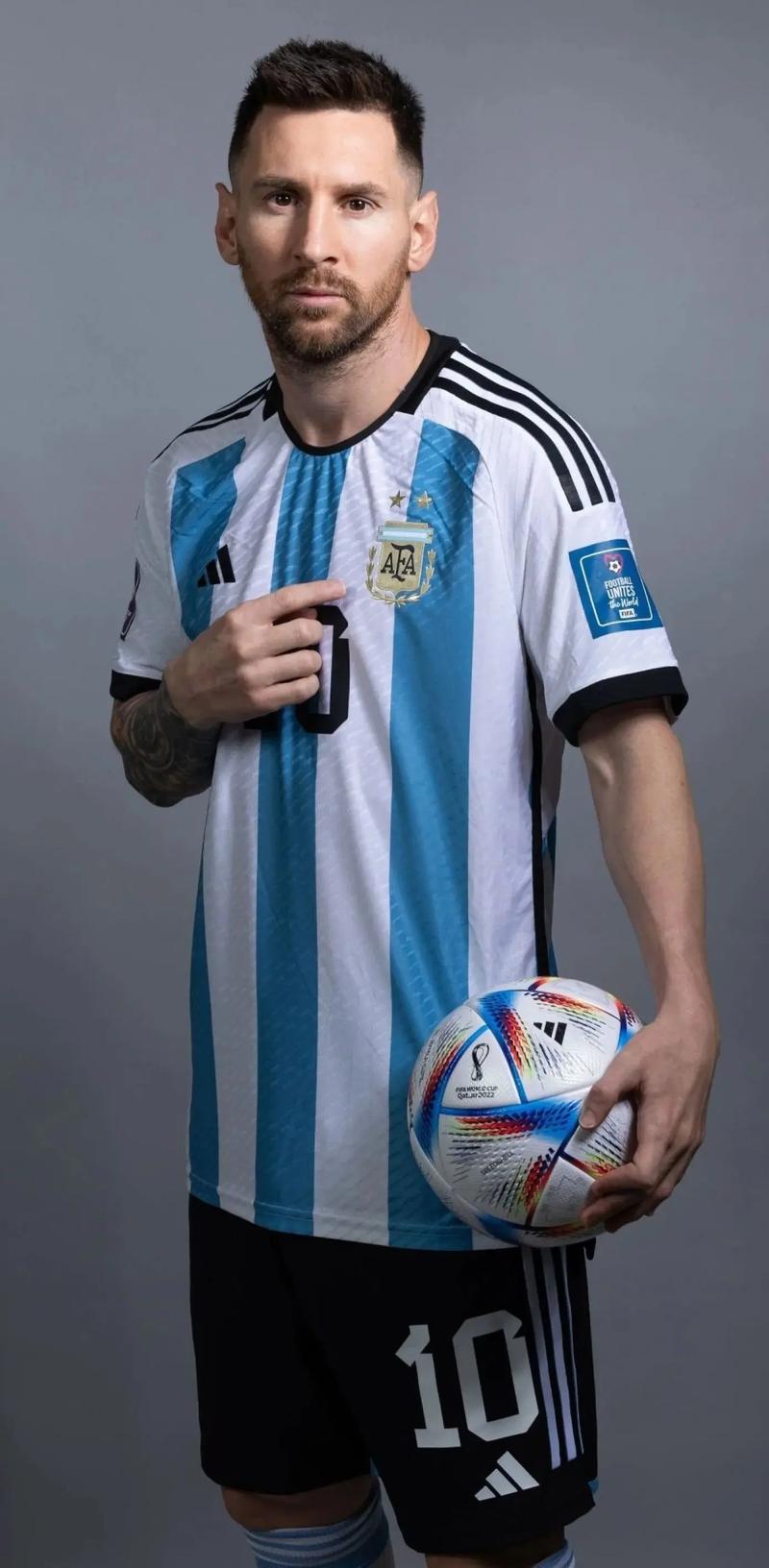 足球中超前锋获月最佳，进球效率惊人